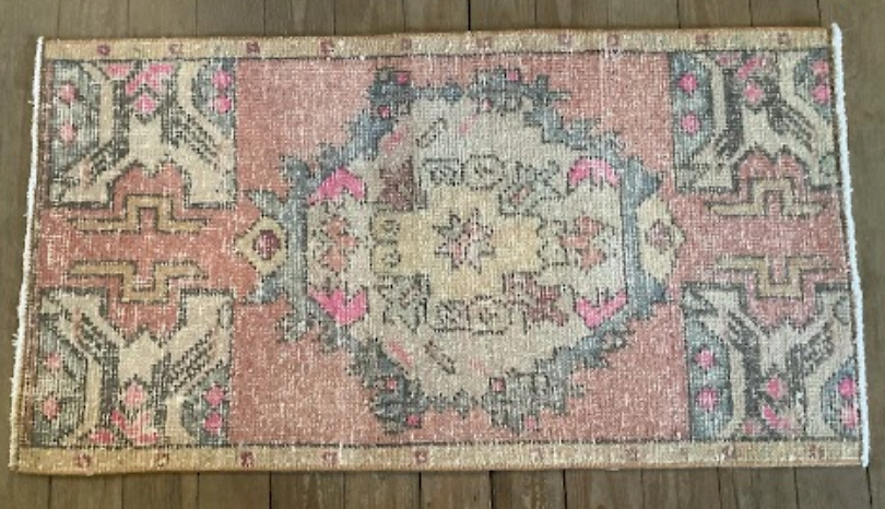 Florence Vintage Rug | 37.5" X 25"